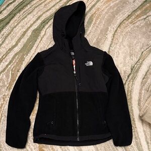 The North Face Women's Black Hooded Puffer Jacket
